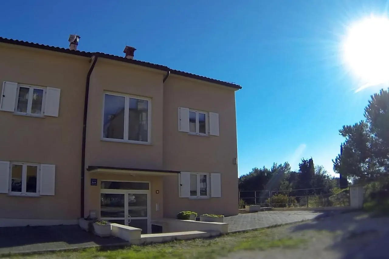 Apartment Punta Premantura E With Garden