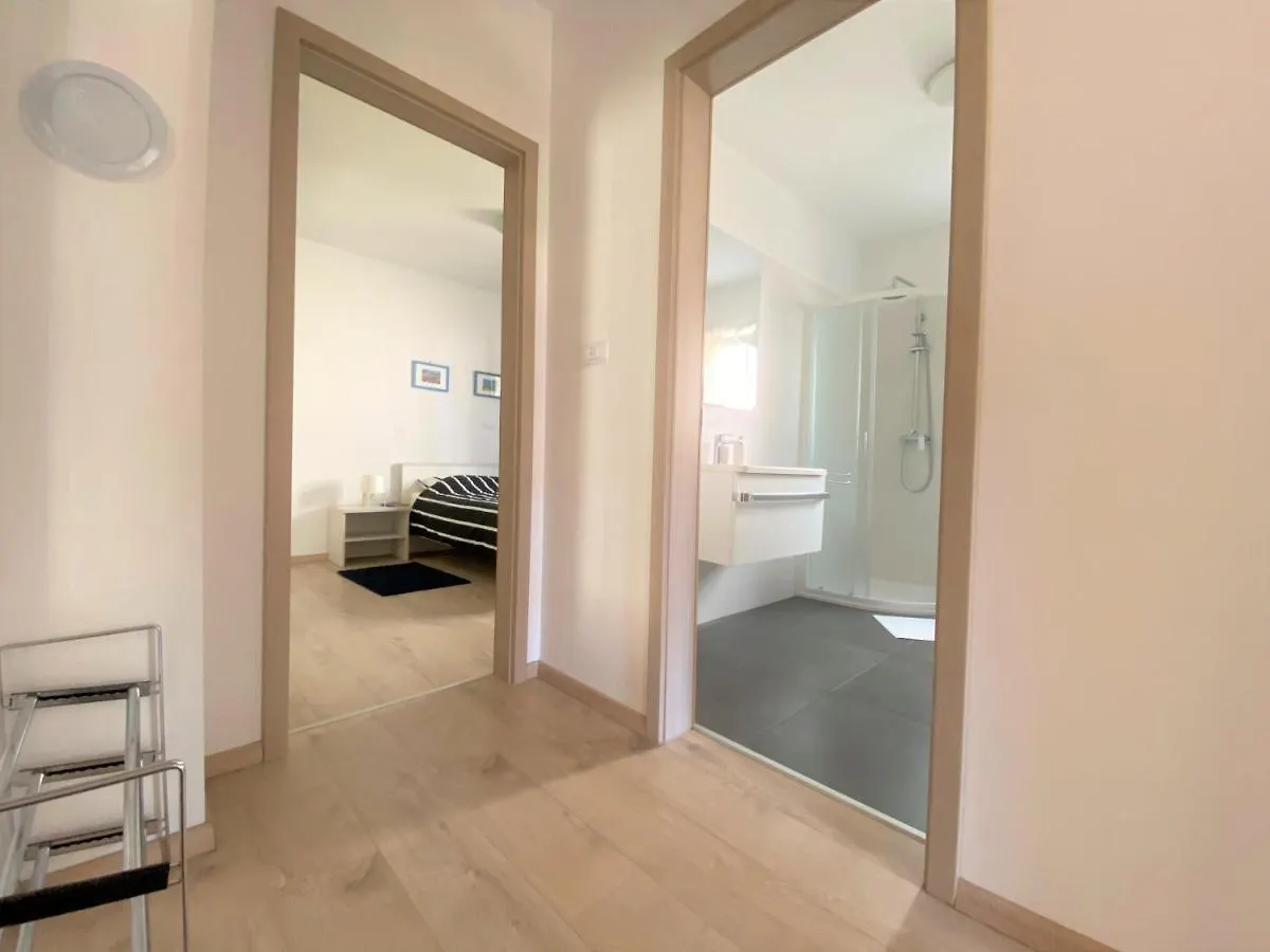 Apartment Punta Premantura E With Garden