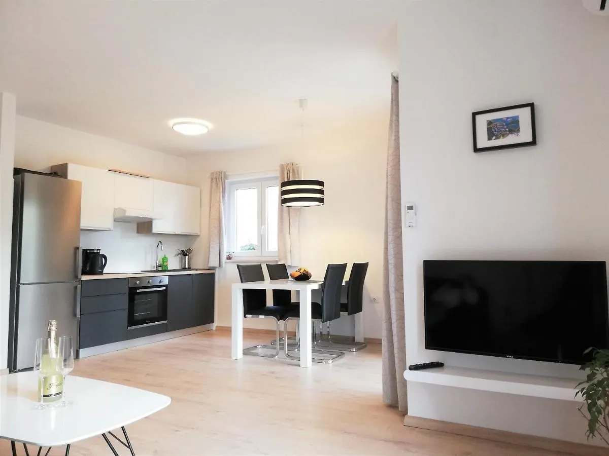 Apartment Punta Premantura E With Garden 0*,